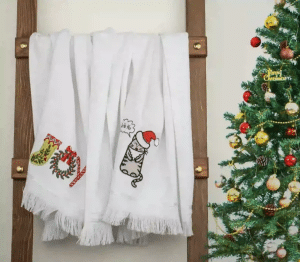 mtclinen-christmas-group-tree-joy-cat